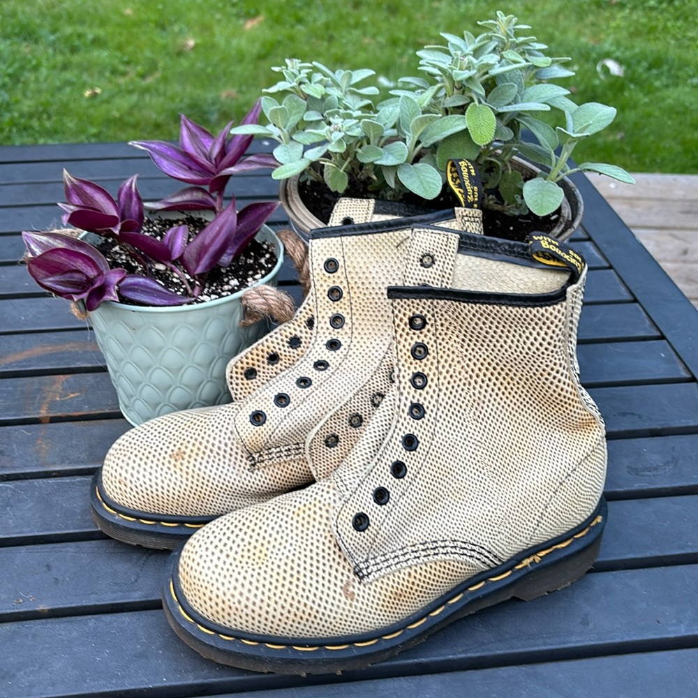 Women’s Dr. Martens Yellow patterned size 4 boots